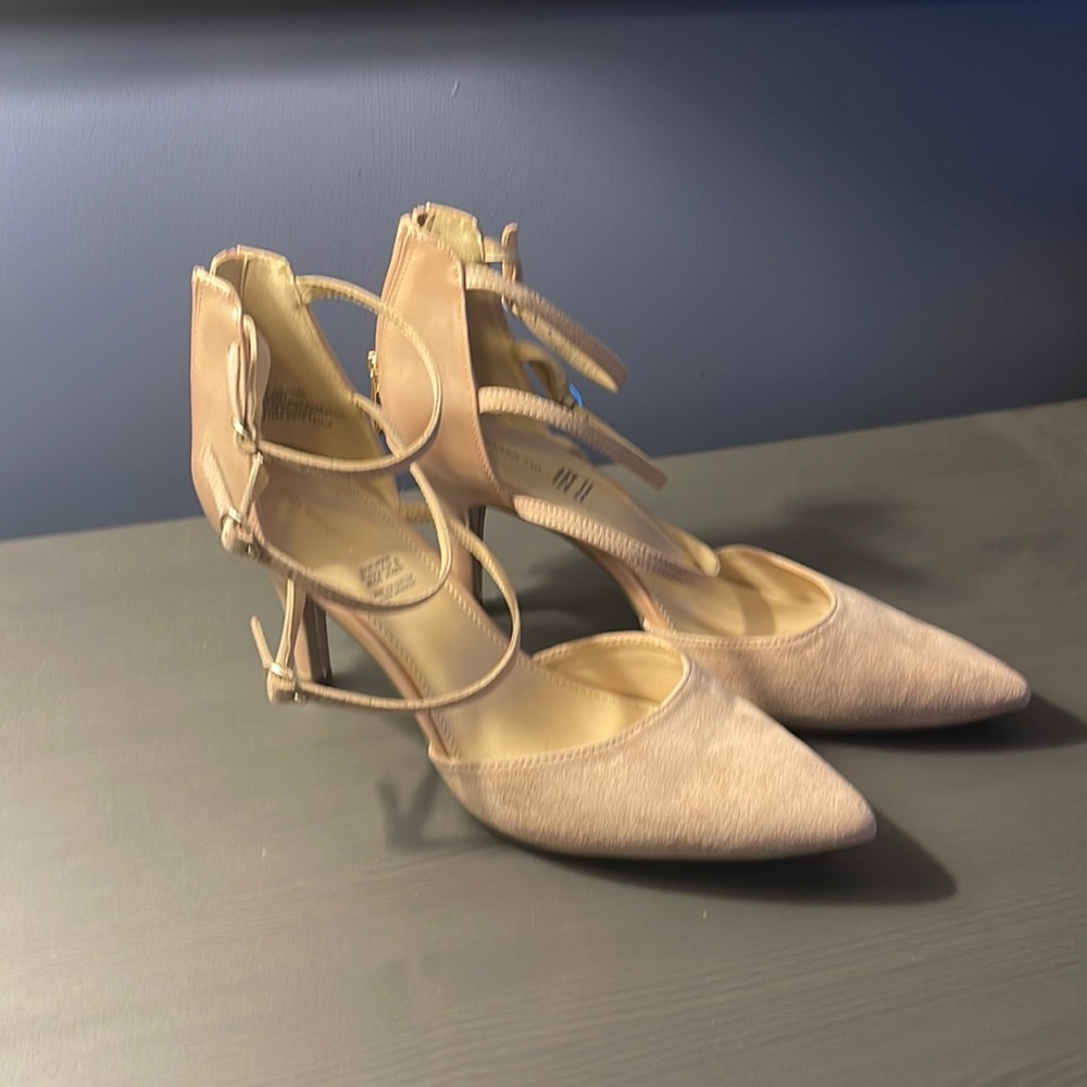 Liz Claiborne size 10 heels. Cream/ beige in color. Worn once